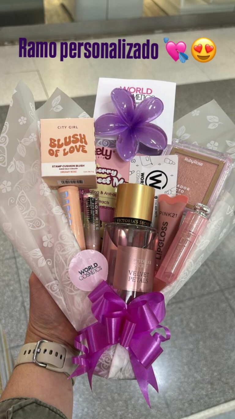 Otro ramo de cosméticos con moño