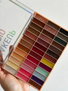 PALETA DE SOMBRAS MAKEUP STUDIO TEI 39 TONOS